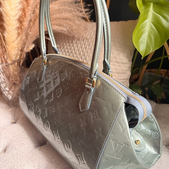 Louis Vuitton Sherwood GM in Gorgeous Givre Vernis - Picture 11 of 17